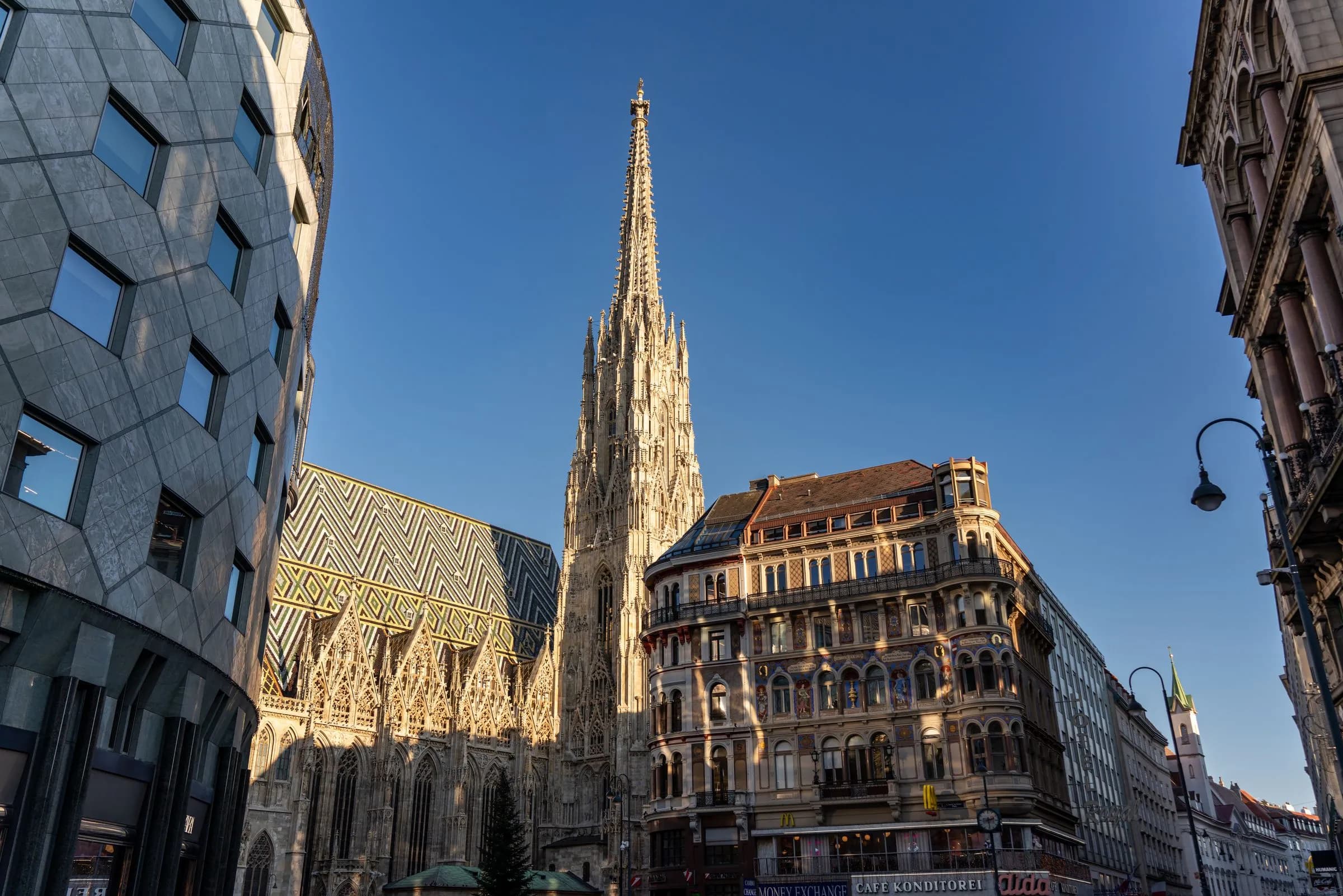 Stephansdom und Haas-Haus am Stephansplatz in Wien