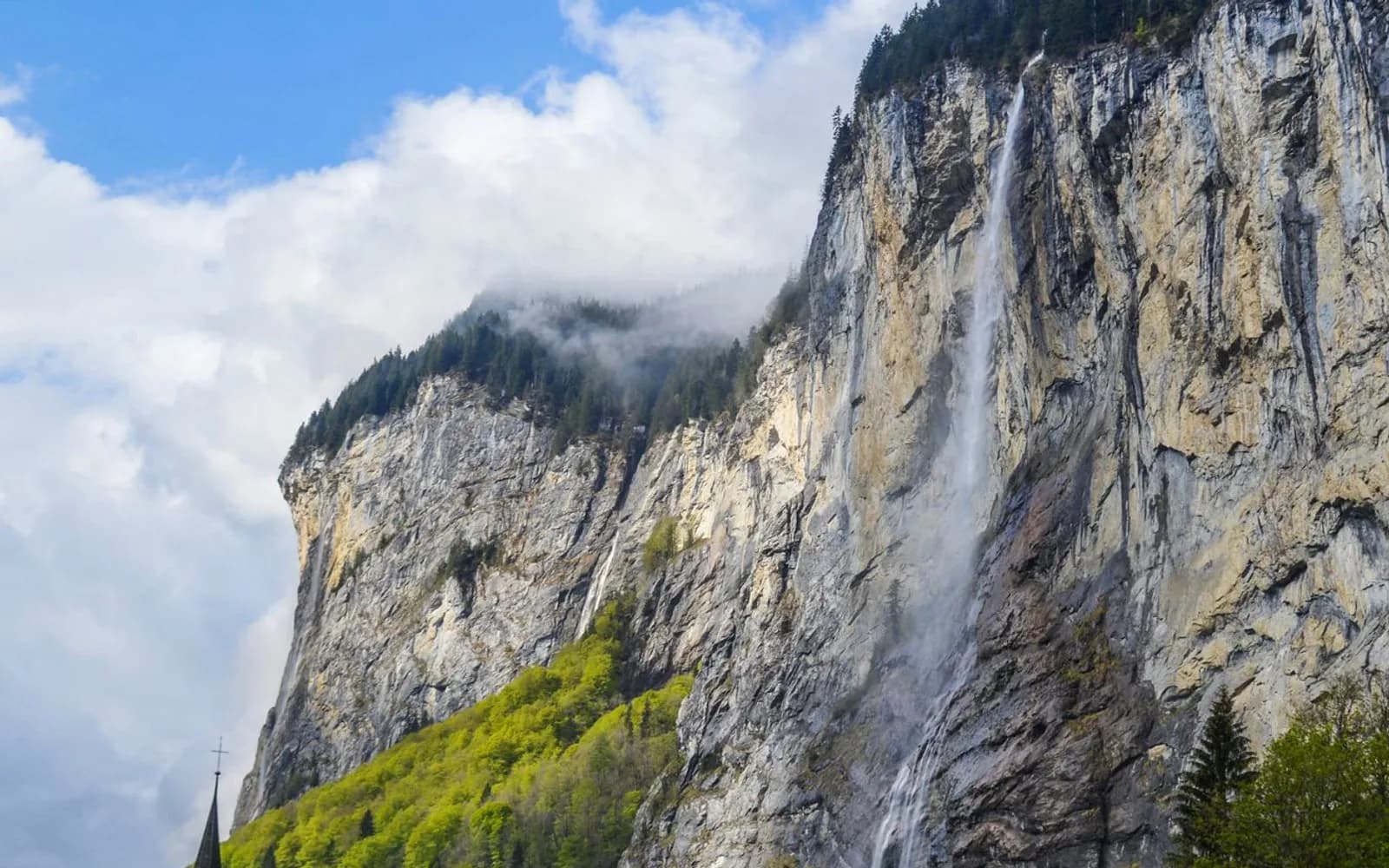 Das Lauterbrunnental mit dem Staubbachfall