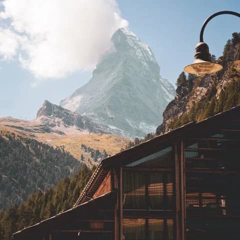 Symbolbild: Chalet vor dem Matterhorn