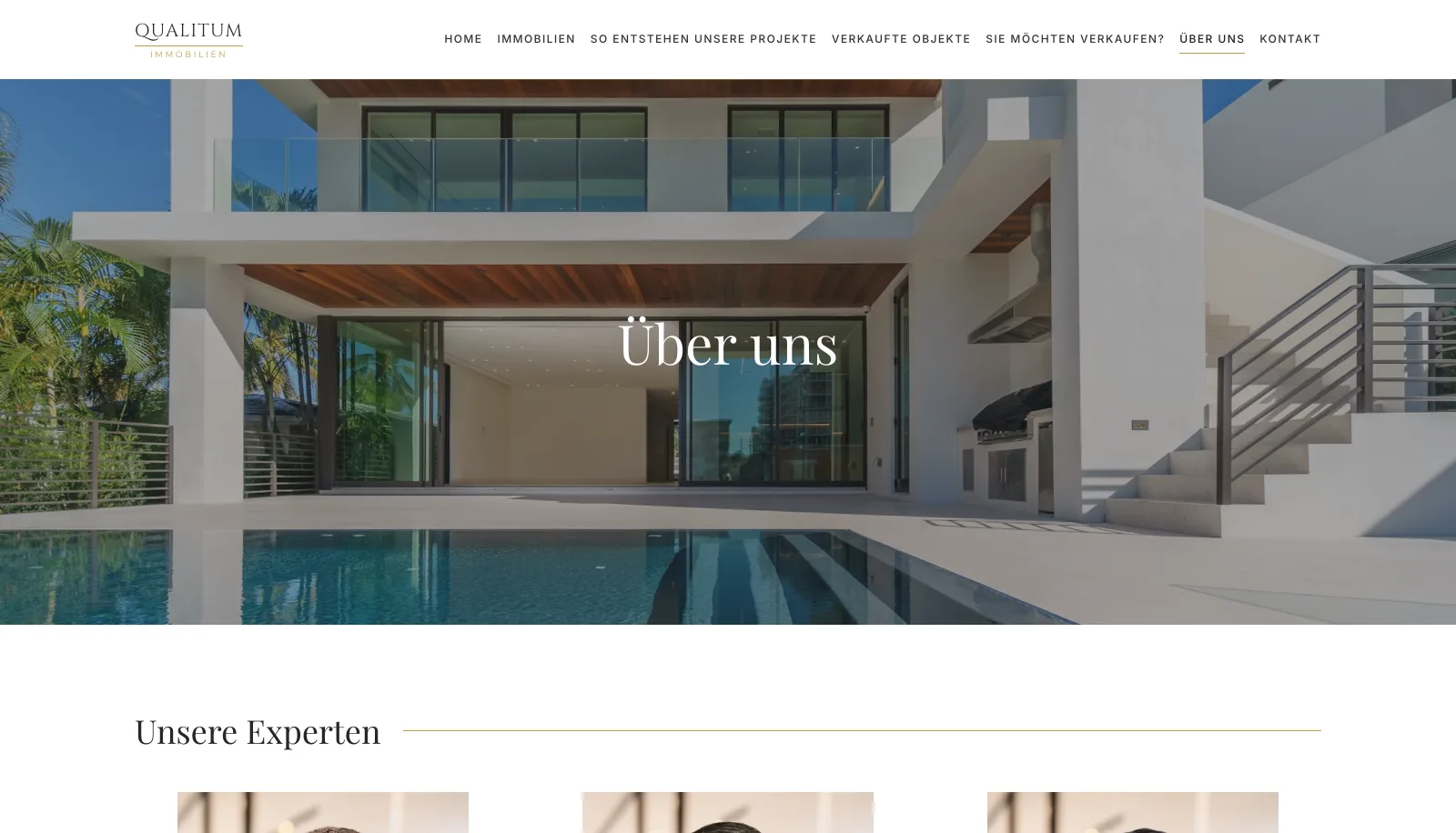 Qualitum Immobilien: Über uns auf dem Foto eines Hauses mit Pool, darunter der Titel «Unsere Experten»