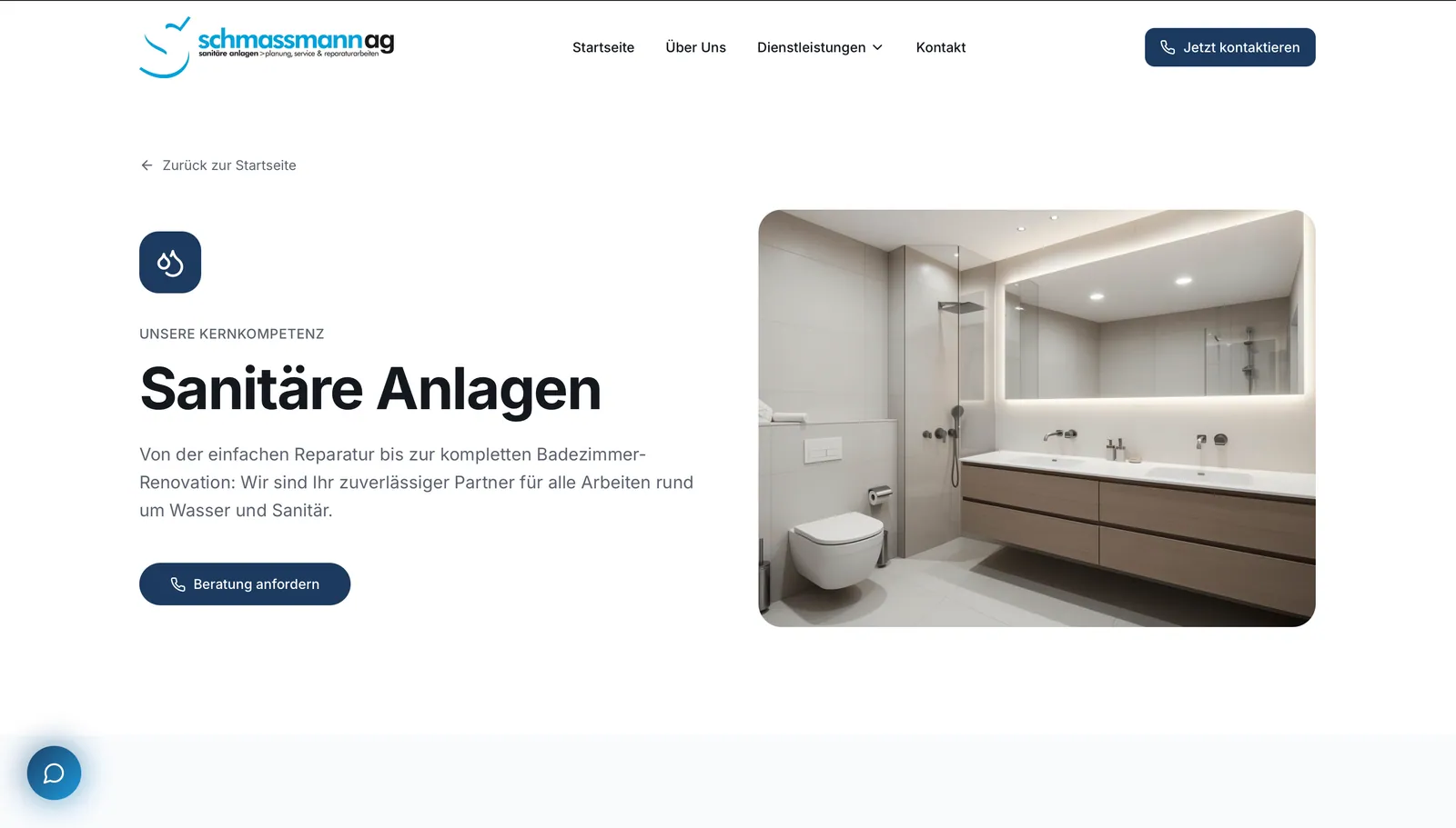 Schmassmann AG: Leistungsseite «Sanitäre Anlagen» mit einem hellen Badezimmer und dem Knopf Beratung anfordern