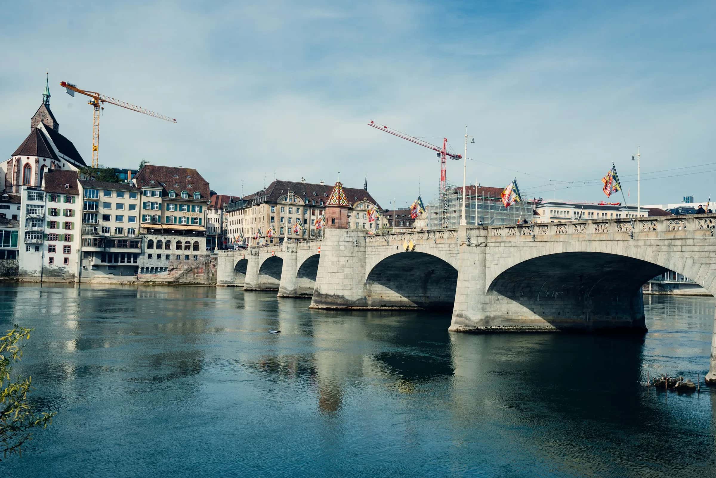 Mittlere Brücke und Basler Münster am Rhein