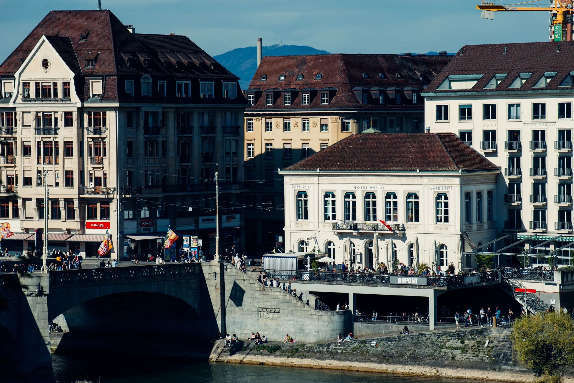 Mittlere Brücke und Hotel Merian am Rhein in Basel