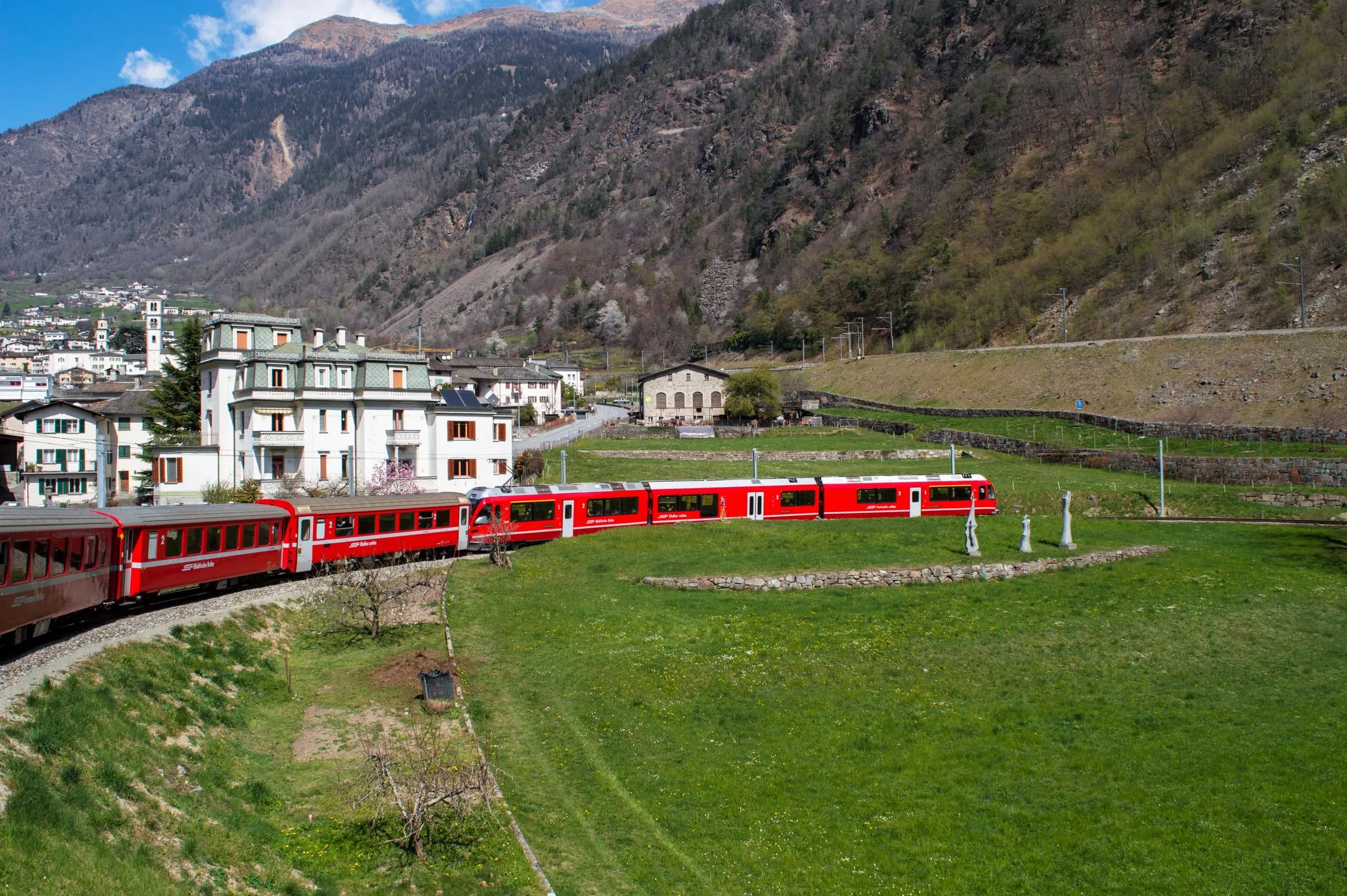 Bernina Express im grünen Tal