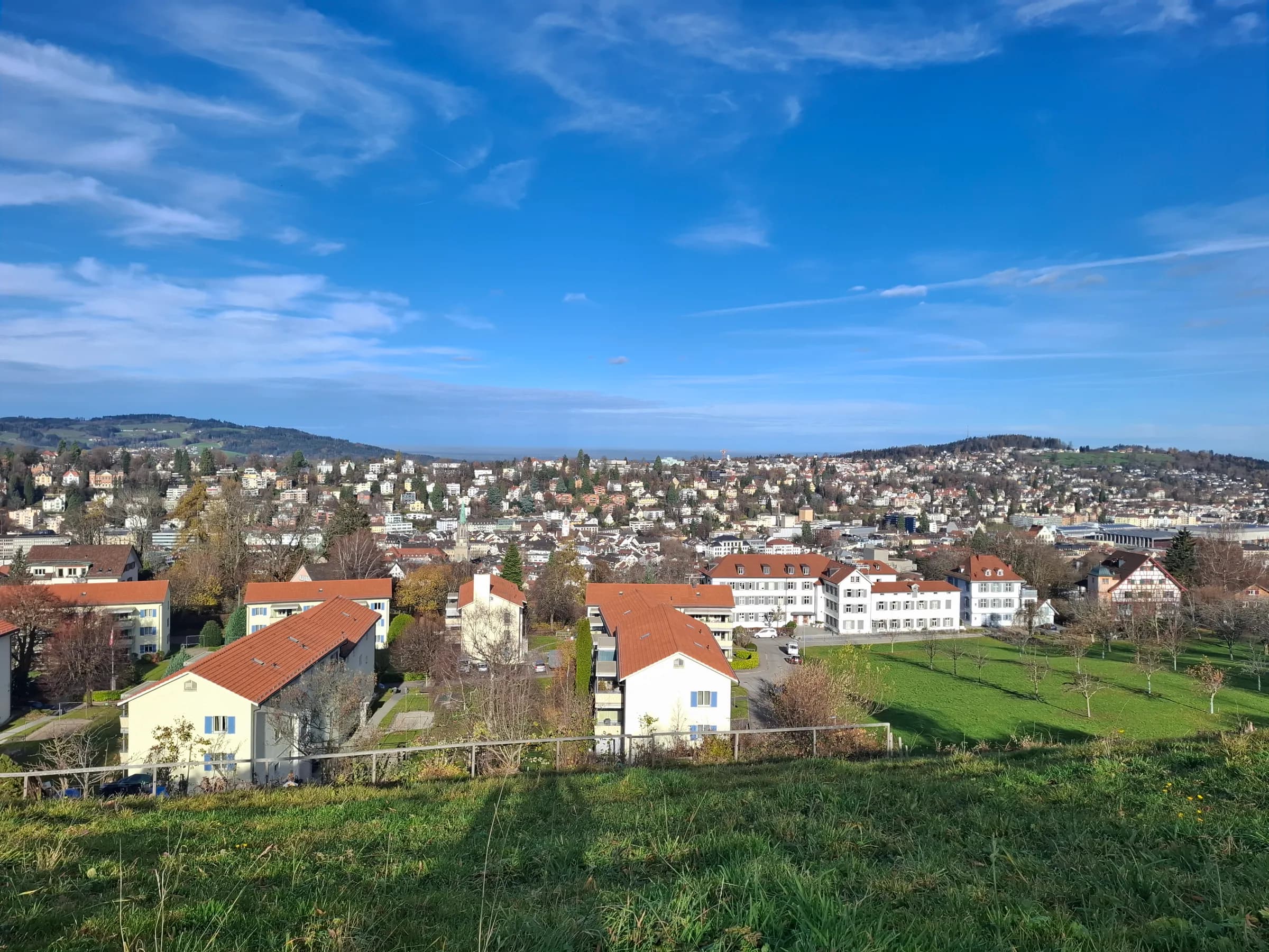 St. Gallen, Blick von Drei Weieren auf die Altstadt und den Bodensee
