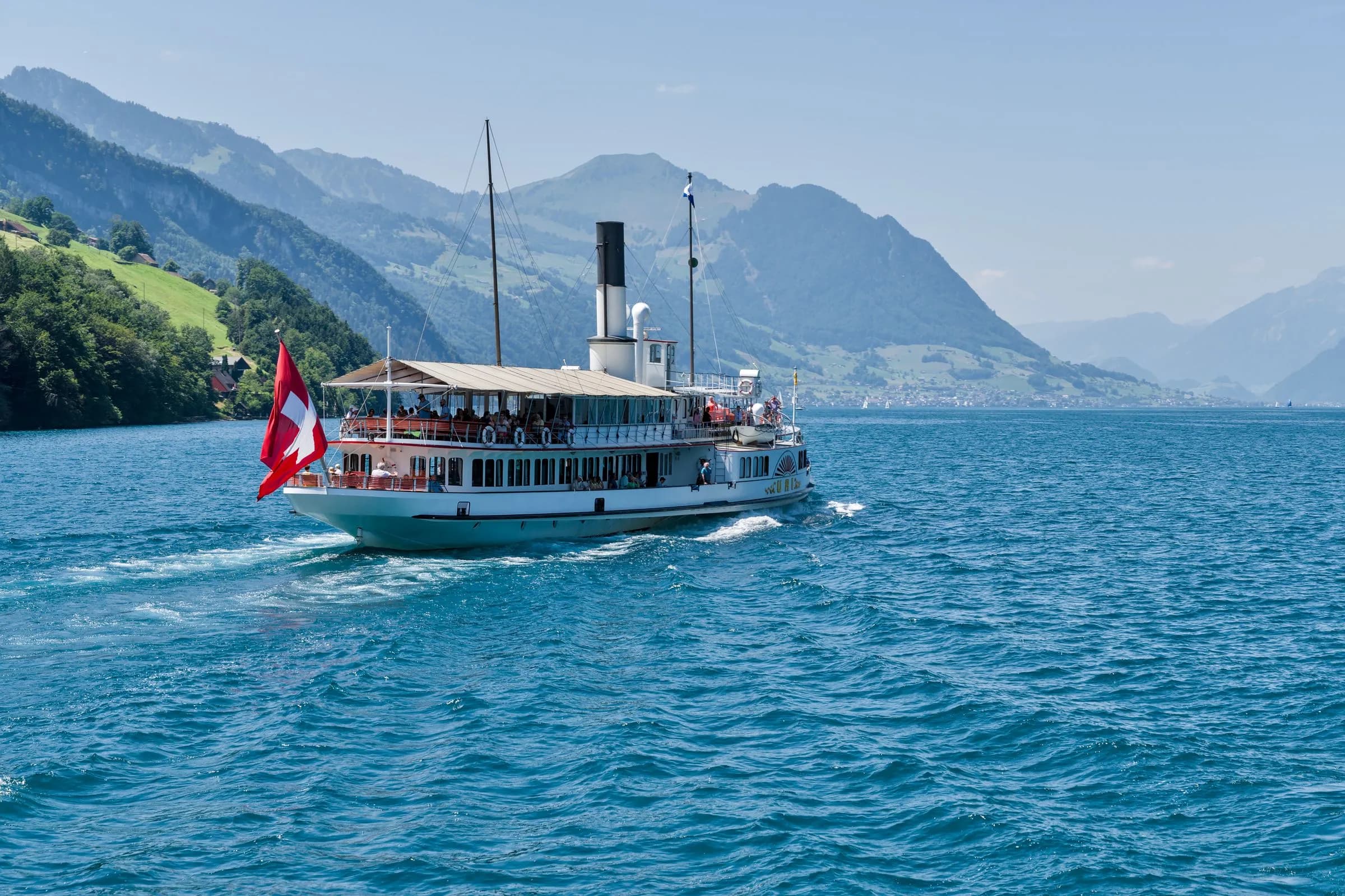 Raddampfer auf dem Vierwaldstättersee bei Nidwalden