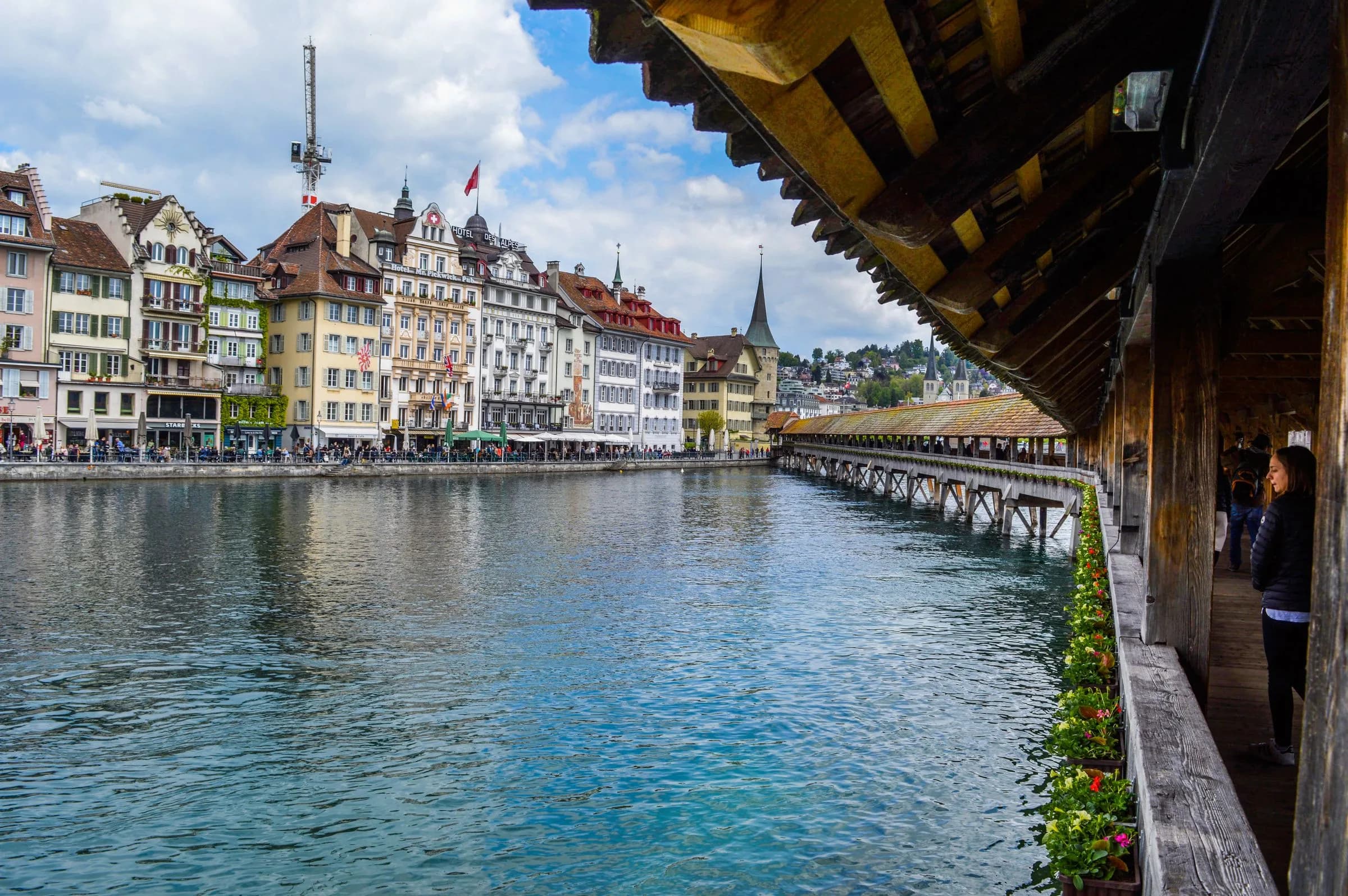 Kapellbrücke mit Bergkulisse, Luzern