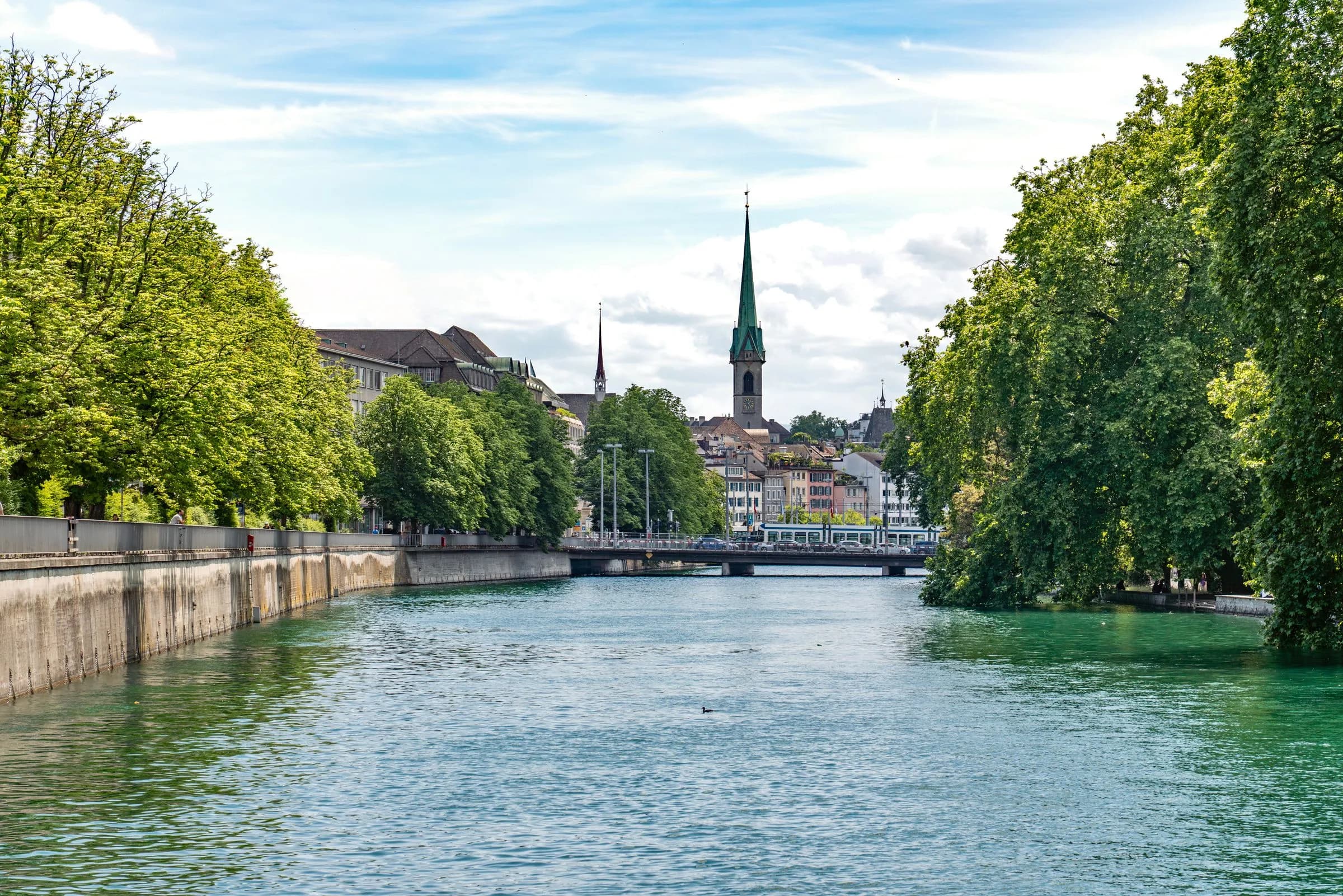 Limmat und Predigerkirche in Zürich